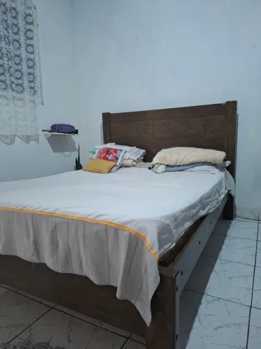 Cama semi nova + colchão 