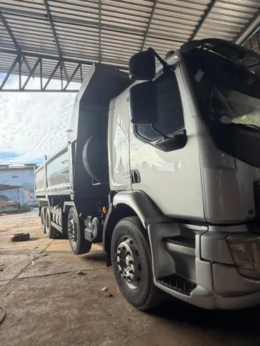 VOLVO VM 330 BITRUCK 8X2 CAÇAMBA BASCULANTE 2014 / 2015 PRATA AUTOMATIVA CAIXA SHIFIT