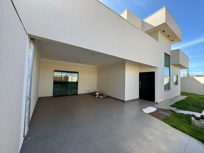 Casa com lote de 200m² Bairro Vale do sol
