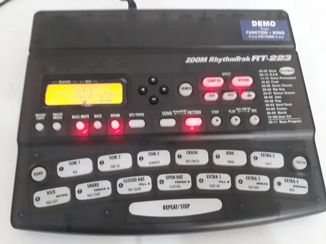 Bateria eletronica zoom Rhythmtrak 223