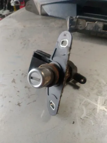 Cilindro da tampa traseira GM Zafira 2002