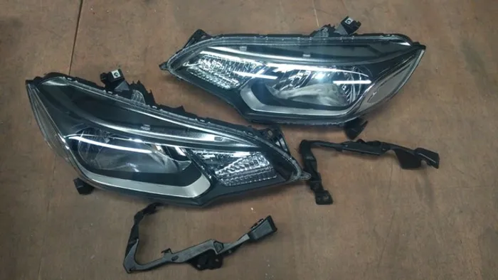 Par de farol Honda Fit 2015/2016 com guia suporte
