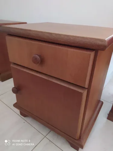 Criado mudo / Mesa de cabeceira