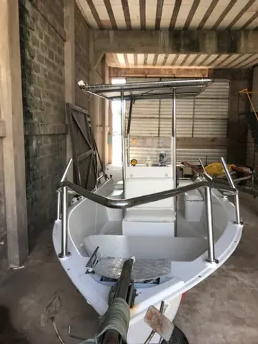 Lancha para pescaria é lazer ,  nova  
