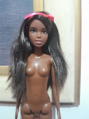 Linda boneca Christie Barbie preta 