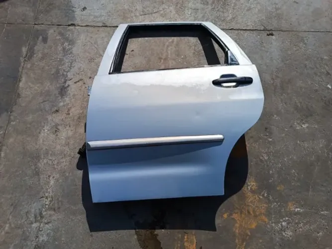Porta traseira esquerda VW polo classic 97-99