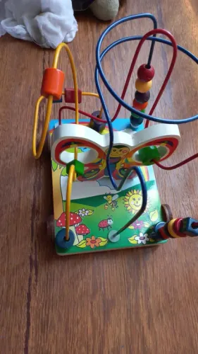 Brinquedo aramado de madeira educativo para bebês