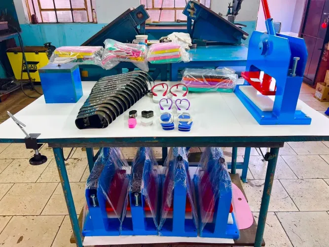 Como ganhar dinheiro trabalhando em casa com a máquina de fazer chinelo