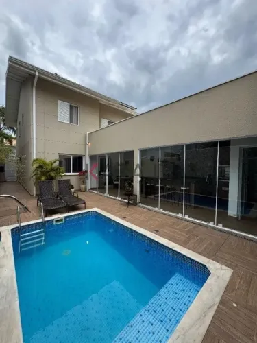 Comprar/vendo: Casa a venda, sobrado reformado e ampliado com piscina, no condomínio Cháca