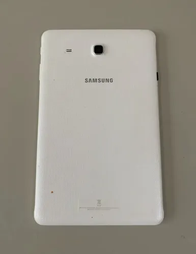 Tablet Samsung -  Galaxy Tab E - com fonte e cartão SD