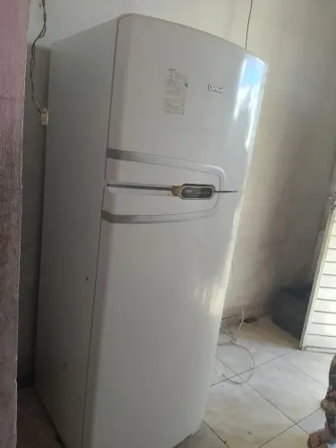 Geladeira conservada 