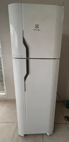 - Geladeira Electrolux DF35A Frost Free 261L 110v
