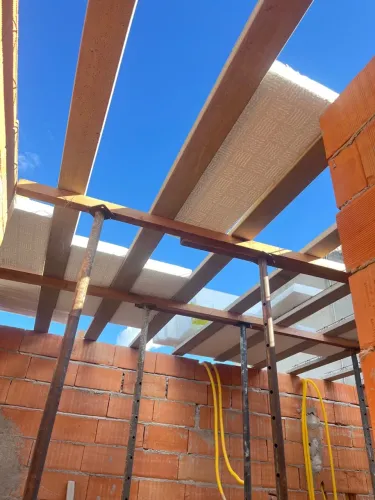 Laje treliçada em tijolo cerâmico ou isopor, laje painel.
