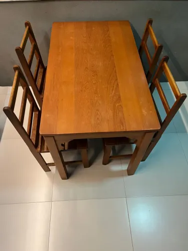 Mesa de Jantar em Madeira Maciça com 4 Cadeiras