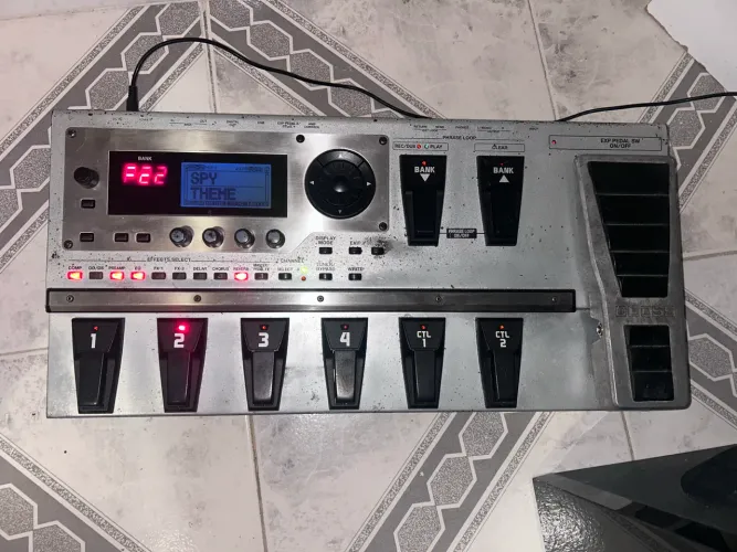 Pedaleira de guitarra BOSS GT10 