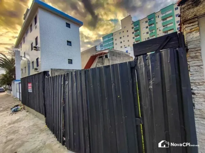 Terreno à venda no Canto do Forte, Praia Grande 460m²