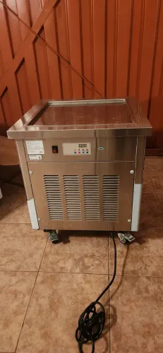 Máquina de Sorvete na Chapa Sorvetec Multidivisi
