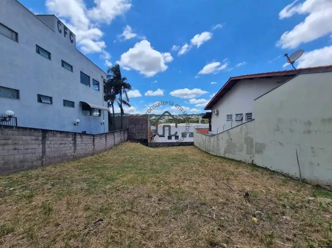 Terreno à venda no Residencial Aquários em Vinhedo.