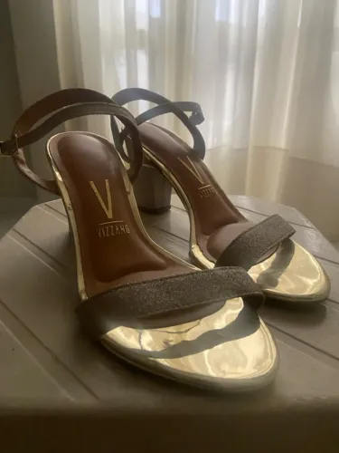 Sandália Dourada Brilhante Vizzano