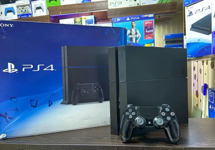 PS4 semi novo com garantia - Playhouse