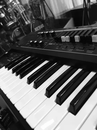 Roland VR9B