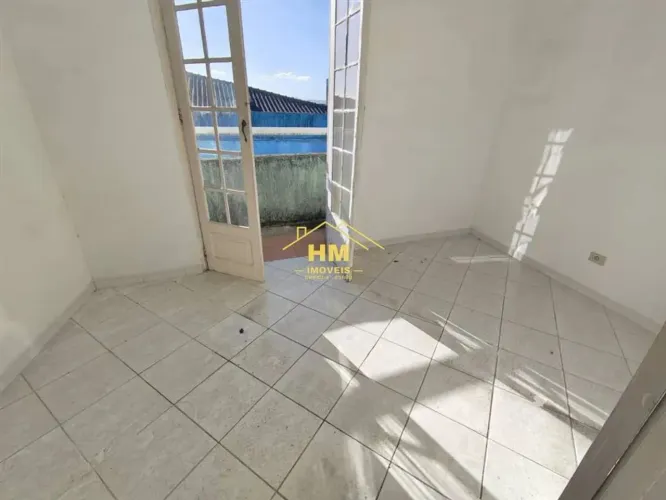 CENTRO SAO VICENTE | 2 DORMS |FRENTE COM SACADA | QUINTAL | SEM CONDOMINIO | SEM GARAGEM