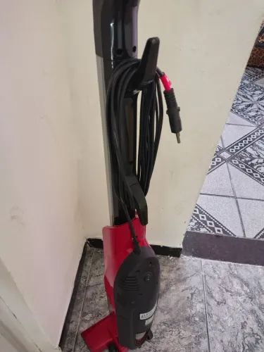 Aspirador de Água e Pó Philco PAS3200<br>Aspira Pó e Água: