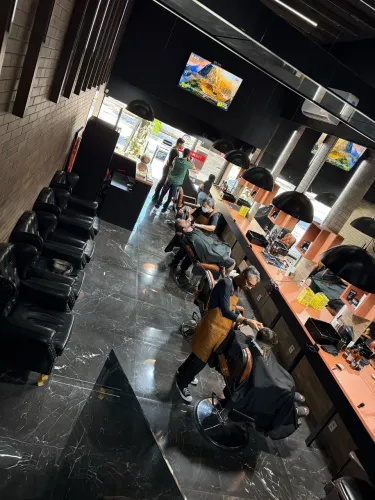 Barbearia alto padrão, em FUNCIONAMENTO, espaço completo, excelente local, aluguel barato!