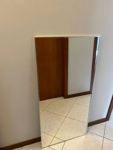 Espelho grande em perfeito estado