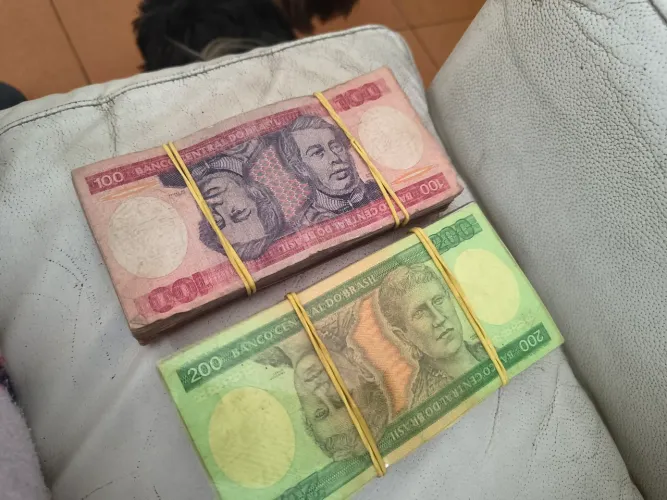 Cédula de 100 e 200 cruzeiros
