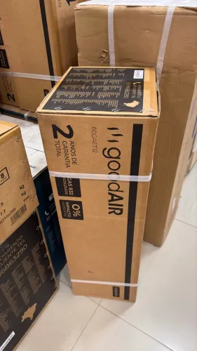 Vendo Ar condicionado  na caixa sem uso.
