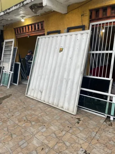 Portão de alumínio reforçado