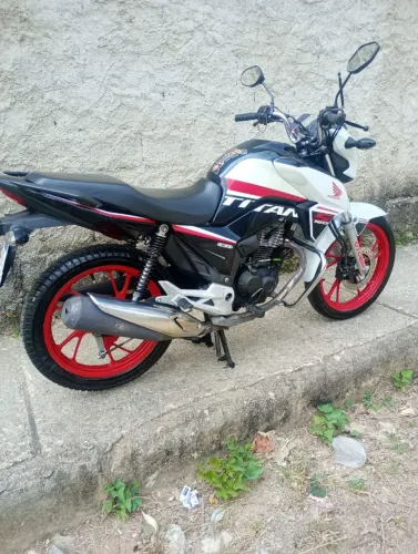 Vendo TITAN 160 série especial