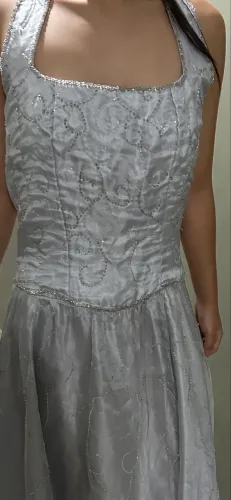Vendo vestido cinza prata