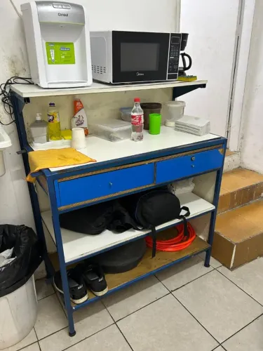 Estante / Armário de Aço com Prateleiras e Gavetas - Usado