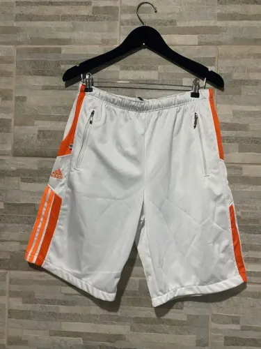 Short Adidas Branco com Detalhes Laranja
