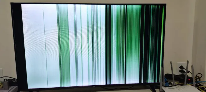 TV TCL com defeito na tela