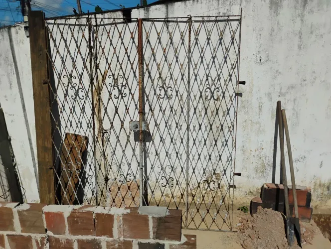 Grade para terraço precisando de reparo