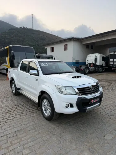 Toyota Hilux CD SRV D4-d 4X4 3.0 TDI Diesel AUT 2014