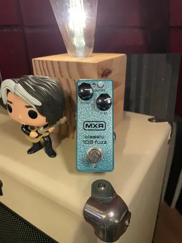Pedal de guitarra MXR Classic 108 Fuzz