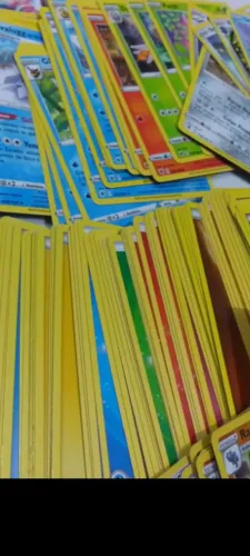 Coleção de Cartas Pokémon bem conservada lote 165 unidades
