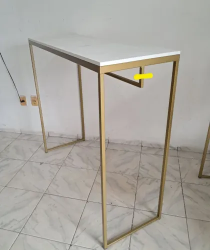 Vendo mesa para centro de loja.