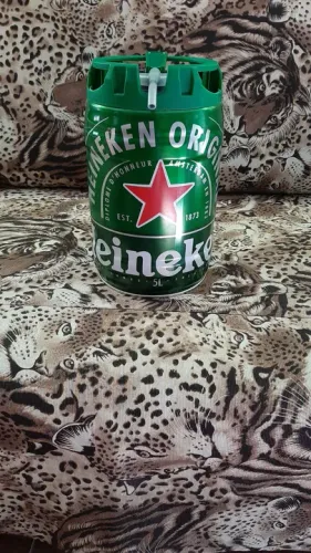 Barril d chopp vazio e garrafas térmica