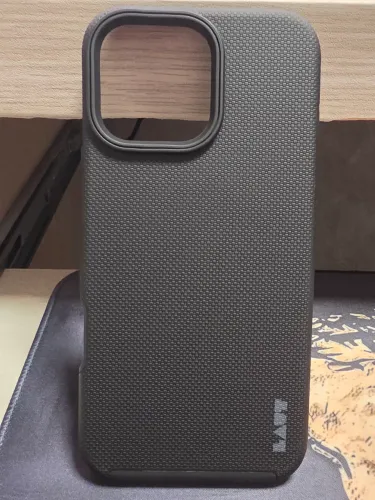Capa Case Preta Magsafe Laut Shield IPhone 16 Pro Max