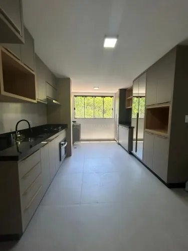 Excelente apartamento mobiliado para locação na Zona 7 ? Maringá