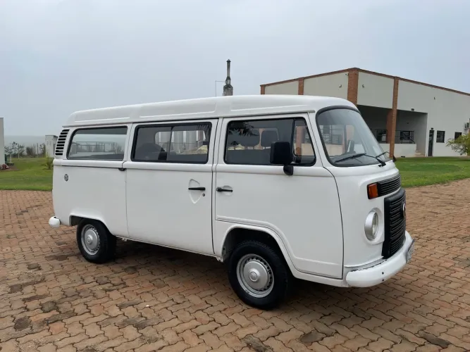 Volkswagen Kombi Standard 1.4 MI Total Flex 8V 2011