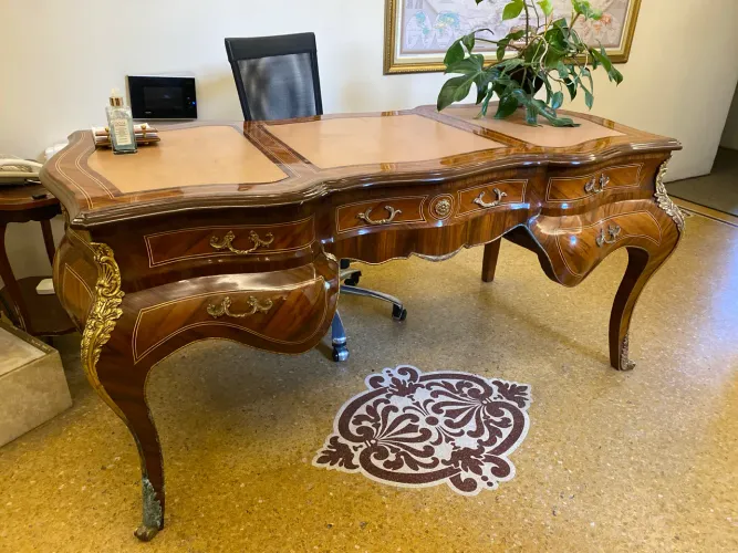 Escrivaninha Francesa estilo Luís VX
