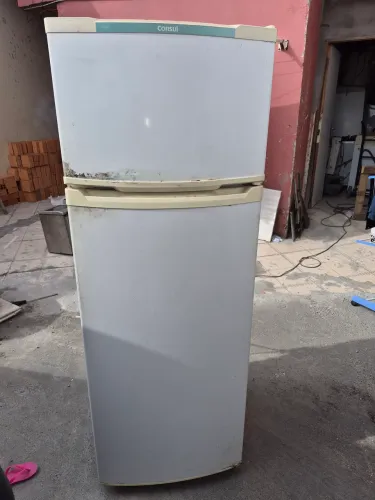 Vendo geladeira funcionando perfeitamente com marcas