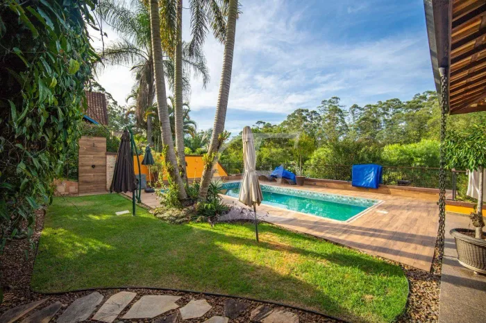 Casa com 4 quartos à venda, 303 m² por R$ 1.750.000 - Parque das Artes - Embu das Artes/SP