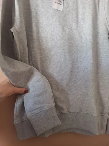 Moletom masculino na cor cinza ,flanelado por dentro, tamanho P , NOVO com etiqueta.